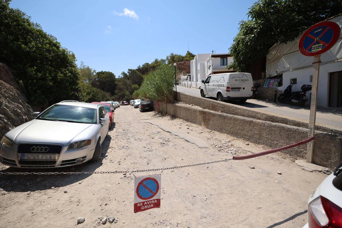 Descubre aquí todas las imágenes de la masificación en el aparcamiento de Cala d'Hort