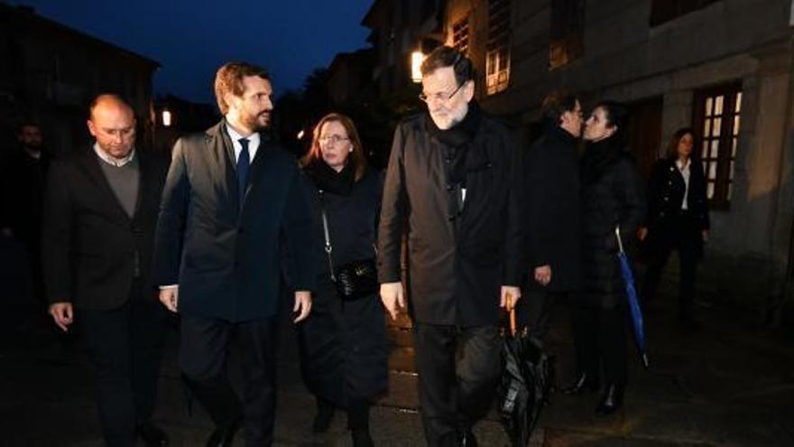 Marlaska, Casado y Feijóo arropan a Mariano Rajoy en el entierro de su hermana en Pontevedra