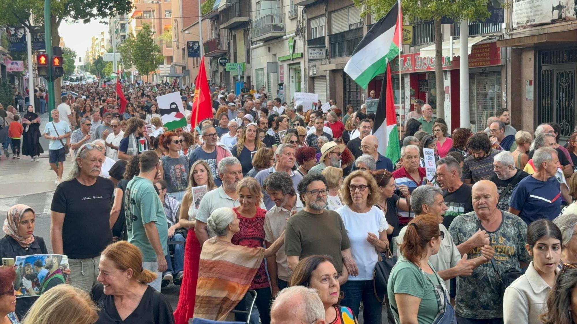 Así ha sido la multitudinaria manifestación para exigir la libertad de Palestina en Elche