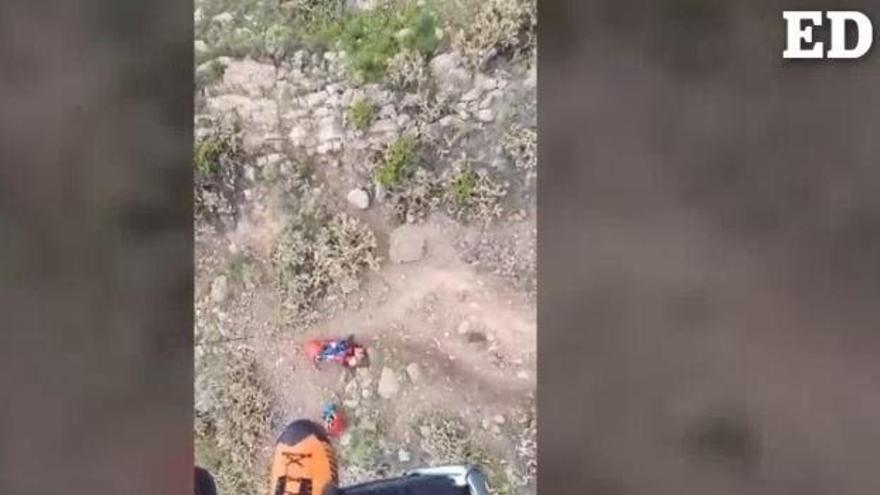 Rescatan en helicóptero a una senderista tras una caída en Arona