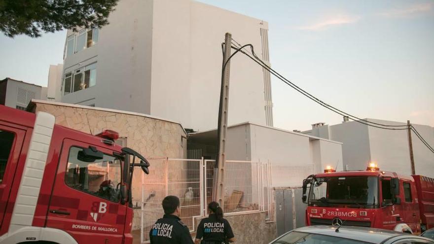 Hotel de Peguera que tuvo que ser desalojado ayer tras declararse un incendio.