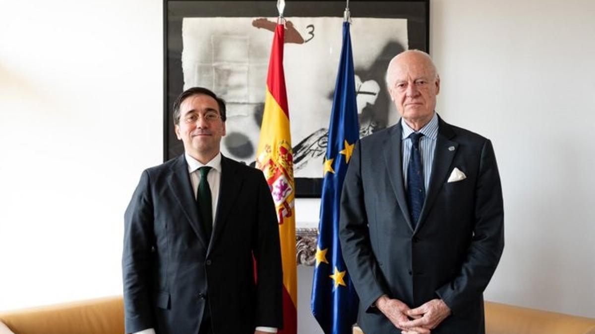 Archivo - El ministro de Asuntos Exteriores, UE y Cooperación, José Manuel Albares, se reúne con el enviado de la ONU para el Sáhara Occidental, Staffan de Mistura