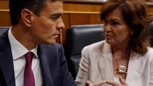 Pedro Sánchez y Carmen Calvo, este miércoles en el Congreso. 