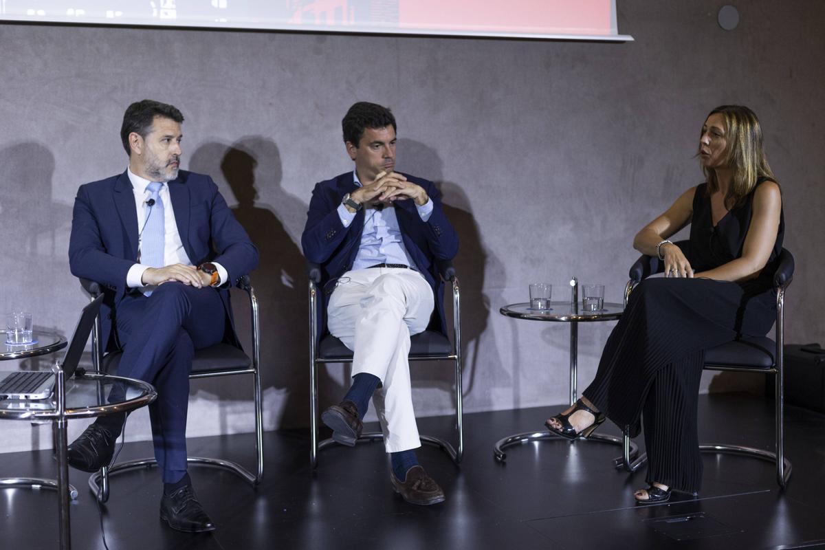 Pedro Soria, Sergio Arana y Laura González participaron en la primera mesa de debate.