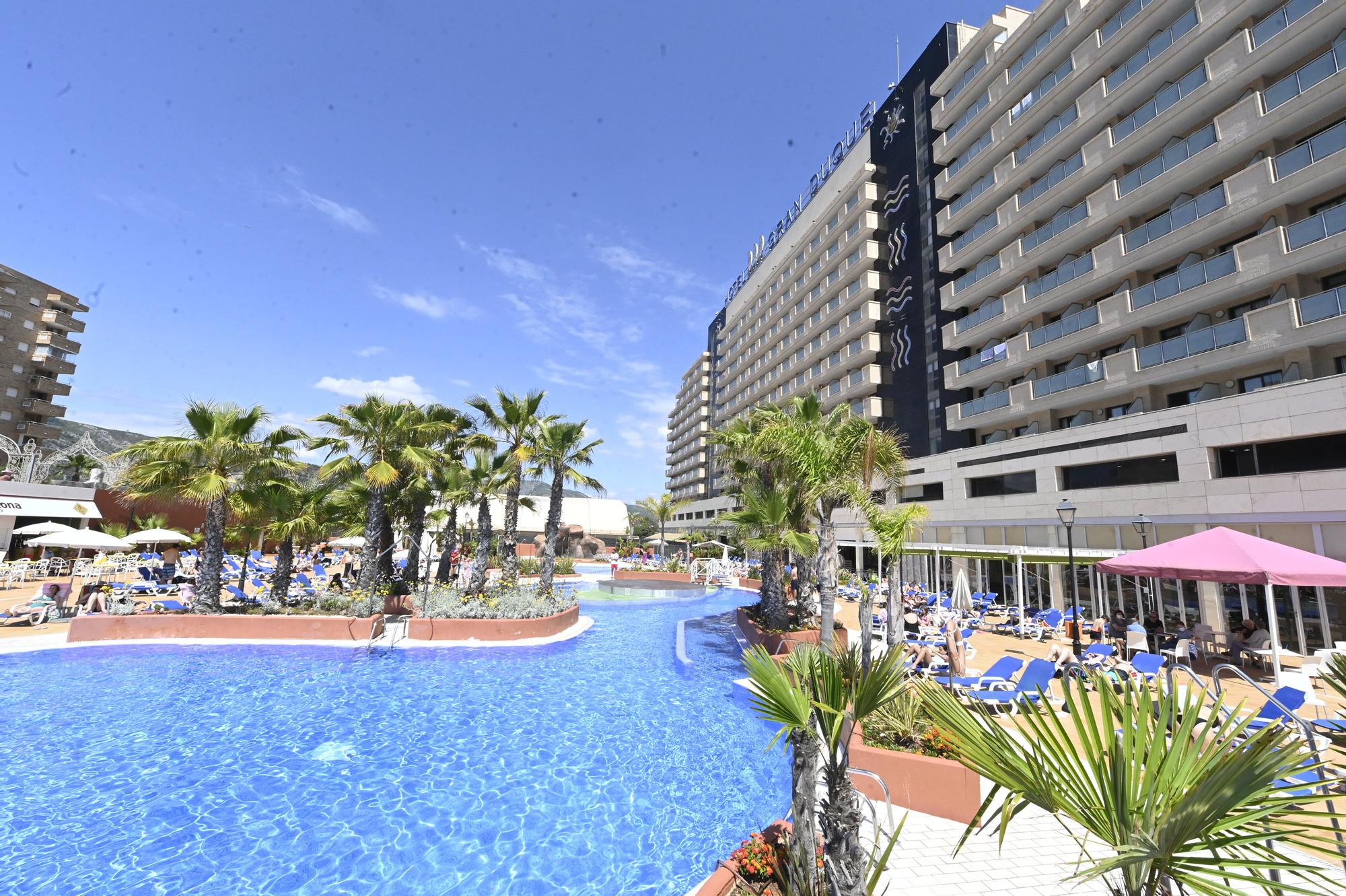 Piscina y zona de ocio en Marina d'Or