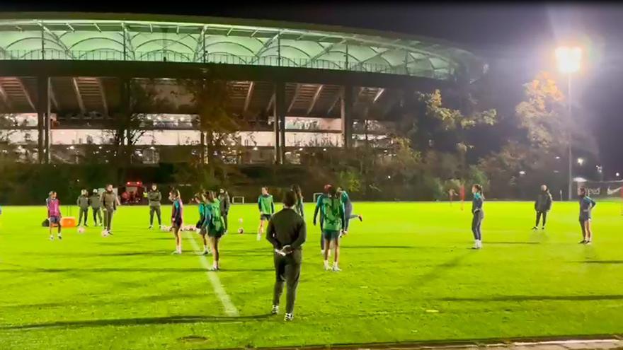 El Barça se ejercita en Frankfurt antes del partido de Champions ante el Eintracht