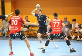 26-26 | El OAR empata en Oviedo tras otra exhibición de Álex Chan