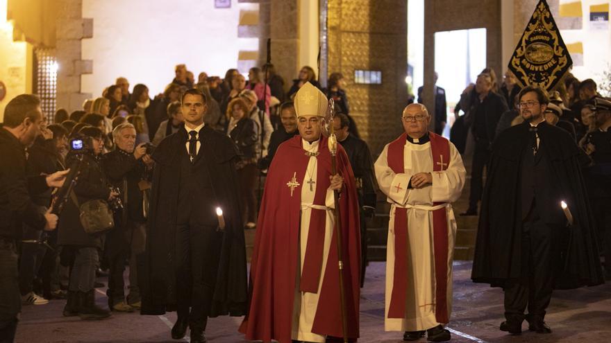 El Arzobispo de Valencia preside la Procesión del Silencio en la Semana Santa de Sagunt