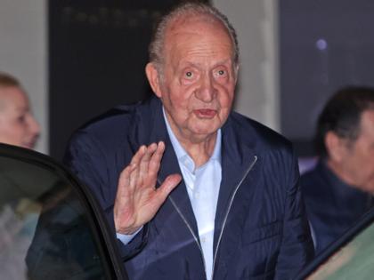 Juan Carlos I está tranquilo en un hotel de Abu Dabi porque su casa lleva  un mes en obras