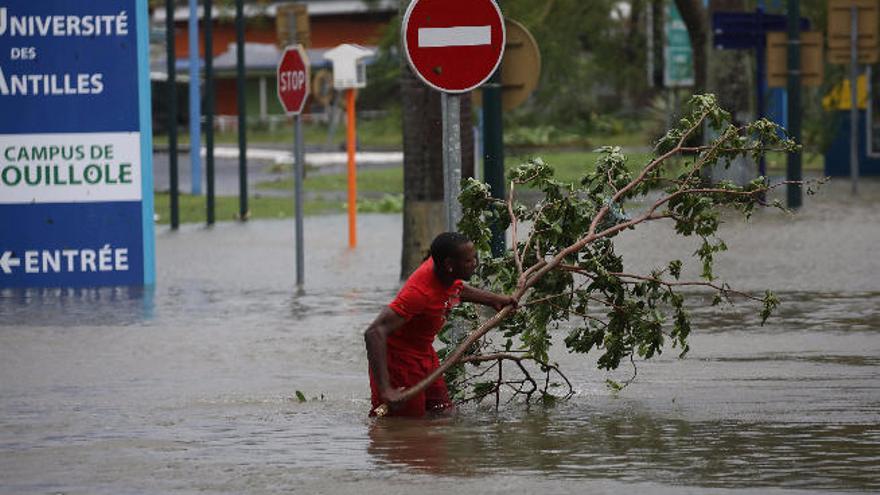 El destructor huracán &#039;María&#039; aún se fortalece más con rumbo a Puerto Rico