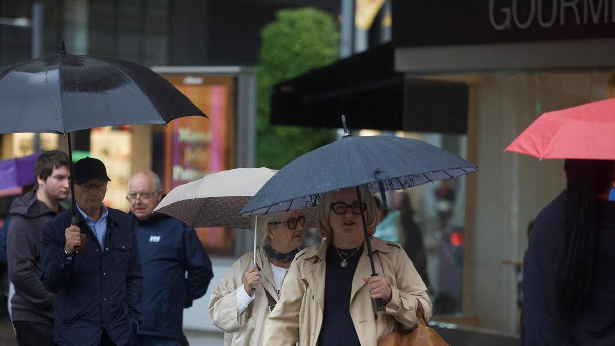 Fuertes lluvias en Alicante: la capital roza ya los 30 litros por metro cuadrado este sábado