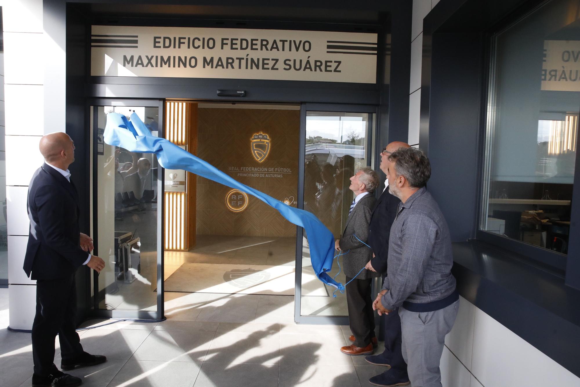 Homenaje a Maxi Martínez en la sede de la Federación Asturiana de Fútbol con la presencia de Luis Rubiales
