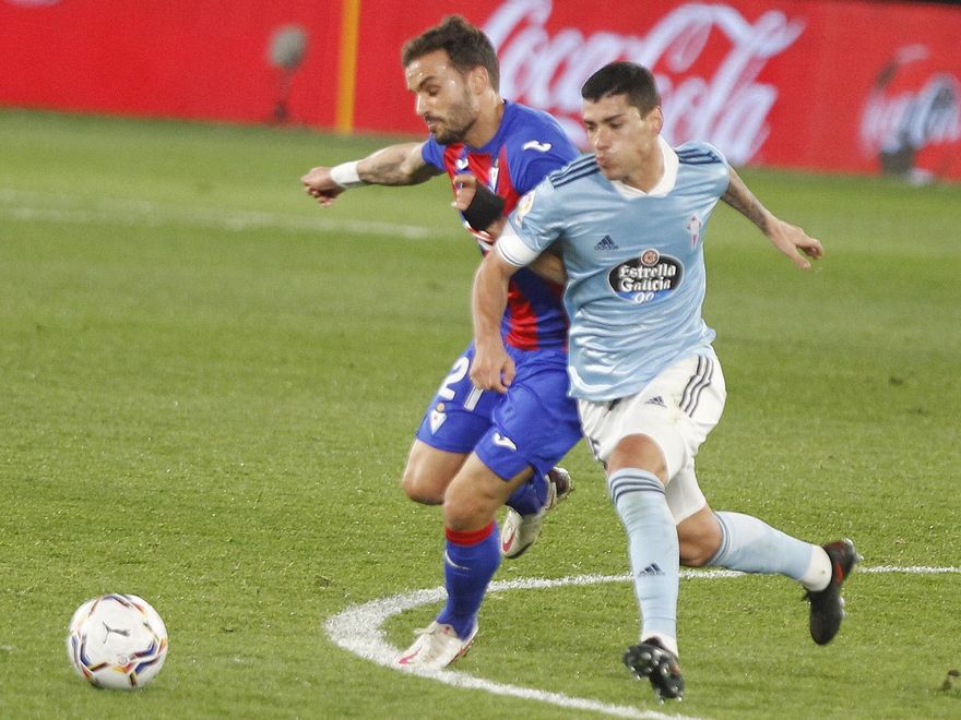 Olaza, durante un partido con el Celta.