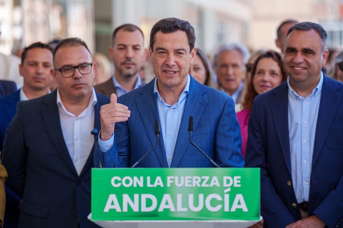 Juanma Moreno durante un acto en Granada