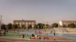 Así se vive el verano en la Ciudad de la Infancia de Mérida: agua, juegos y poca sombra