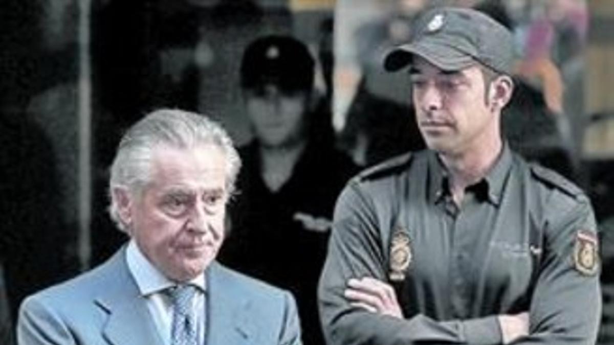 Miguel Blesa saliendo de declarar de la Audiencia Nacional en el 2014.