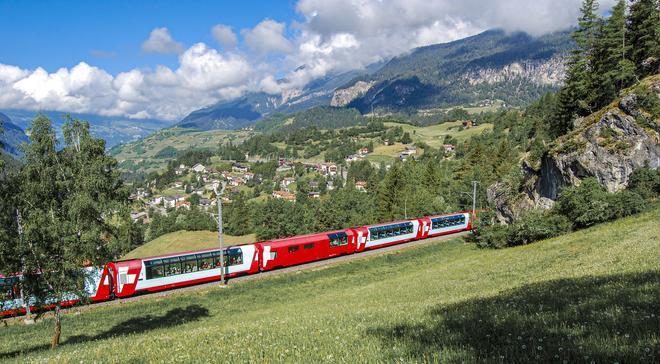 Descubre Suiza a bordo de este tren panorámico.
