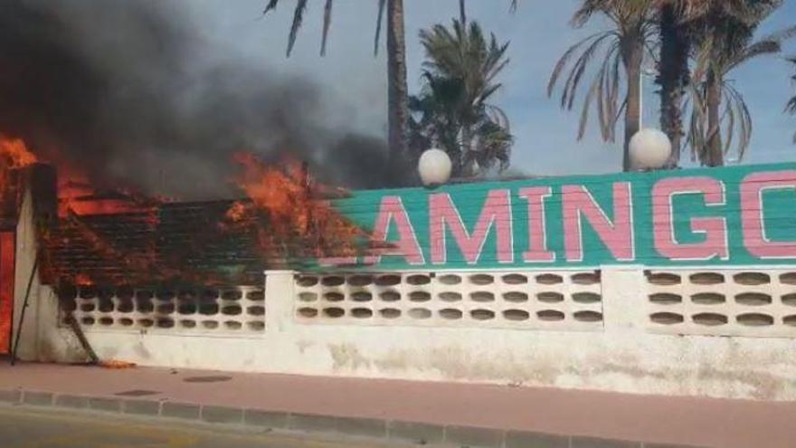 Extinguido un incendio en el Flamingo del puerto de San Pedro del Pinatar
