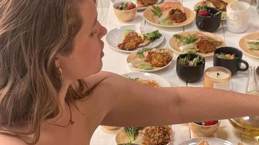 Els sopars sense roba entre desconeguts que triomfen als Estats Units i ara arriben a Espanya