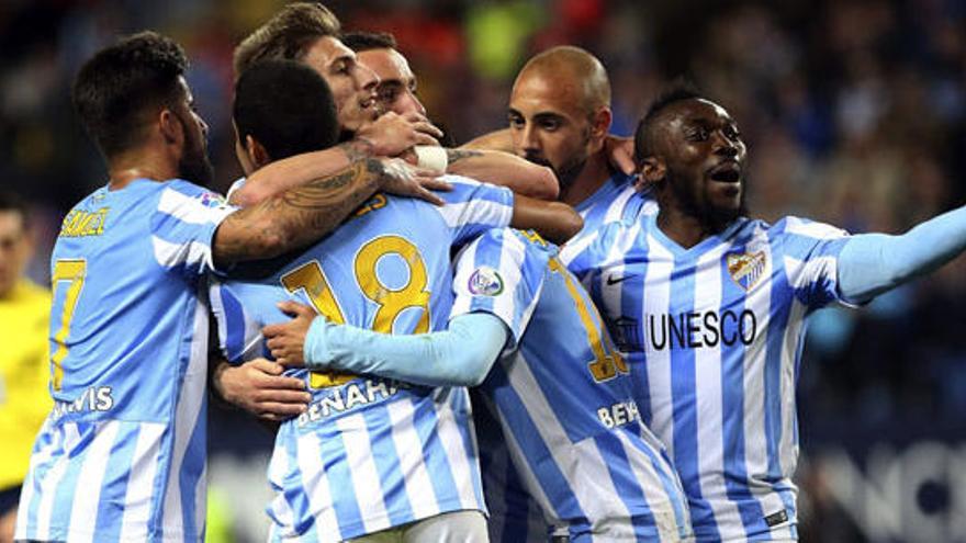 Los jugadores del Málaga CF celebran uno de los goles del pasado fin de semana.