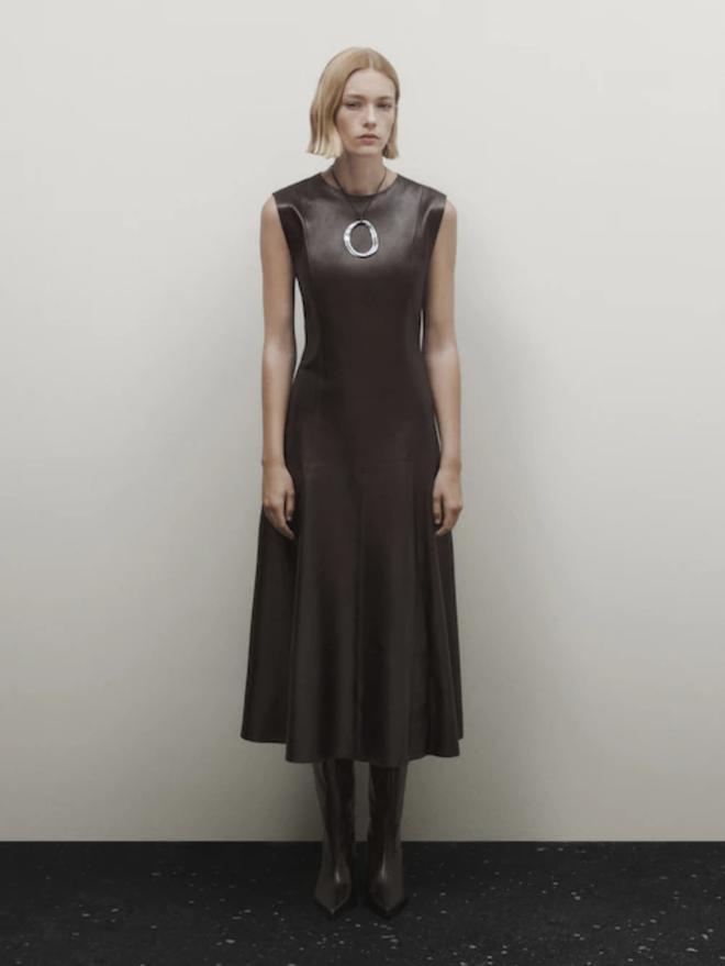 Vestido de edición limitada de cuero de Massimo Dutti