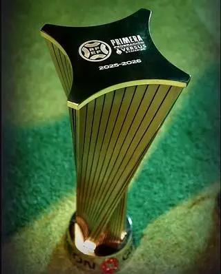 Cambios en Primera RFEF: el Eldense y el Hércules levantarán un trofeo inédito si son campeones de grupo