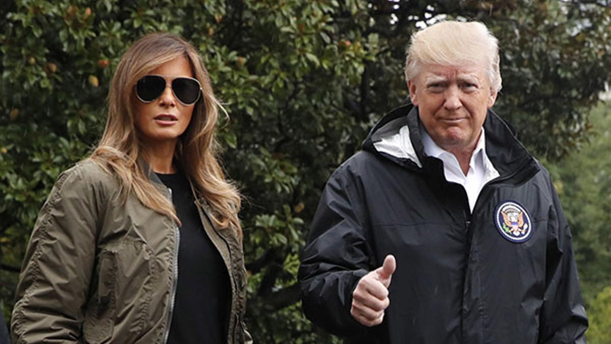 Melania Trump se enfrenta a la lluvia con estilo