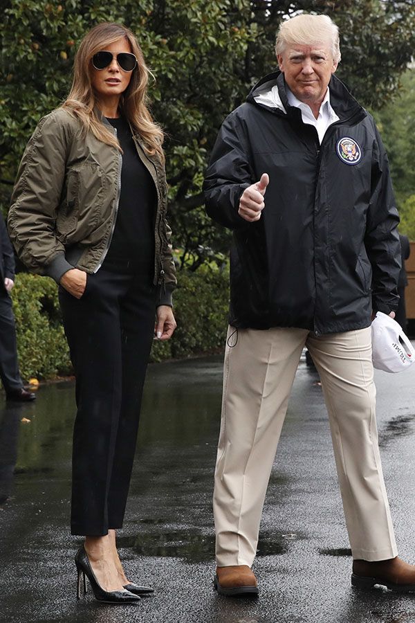 Melania Trump y su marido bajo la intensa lluvia de Washington