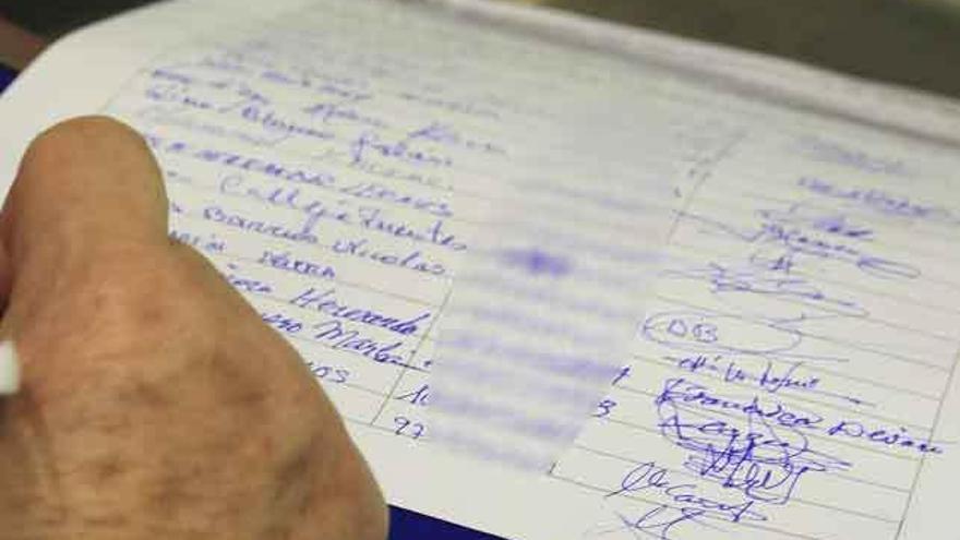 Los loteros recogen cientos de firmas contra el impuesto del 20% sobre los premios