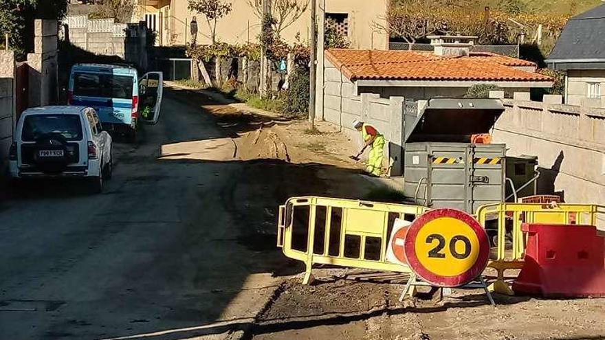 Estas obras en el barrio de Contrasto en noviembre dejaron al descubierto la existencia de tierras contaminadas por lindano. // D. P.