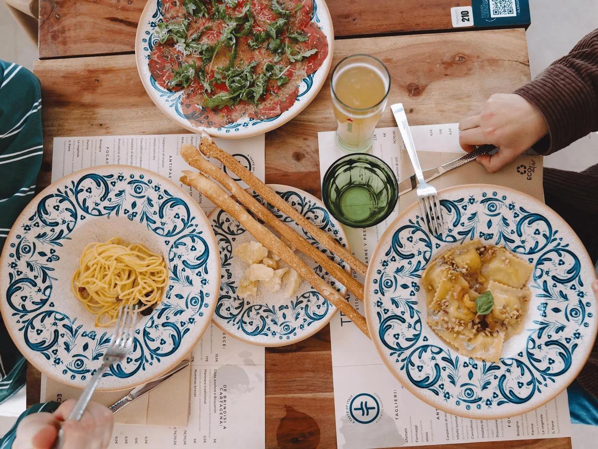 El recetario de esta franja costera está estrechamente ligado a la tradición marinera.