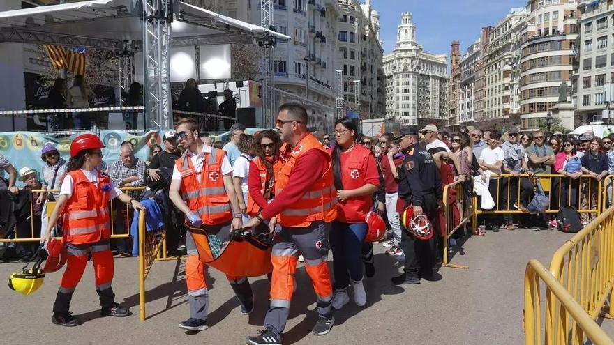 Los sanitarios atienden a 88 personas por lipotimia durante la mascletà