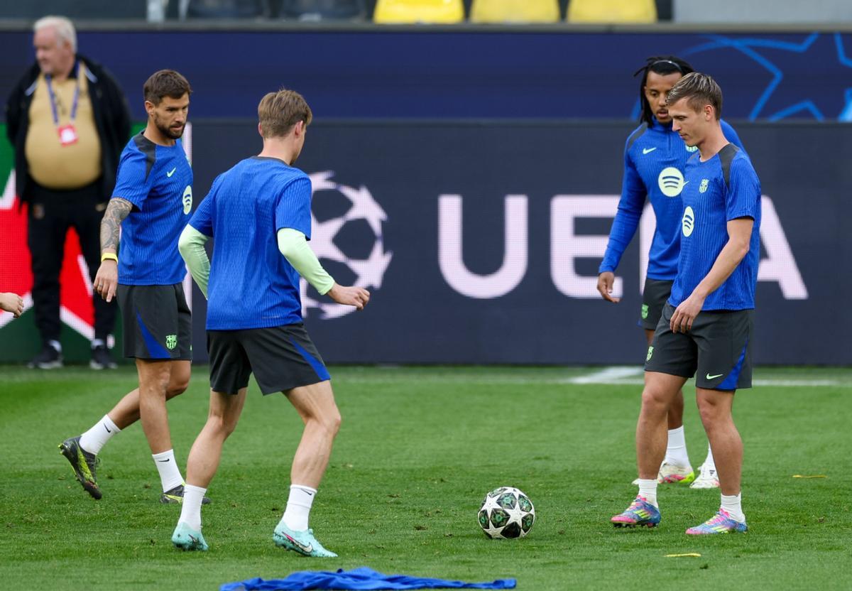 Ansu y Fermín 'trolean' a la prensa en Dortmund Ansu y Fermín 'trolean' a la prensa en Dortmund