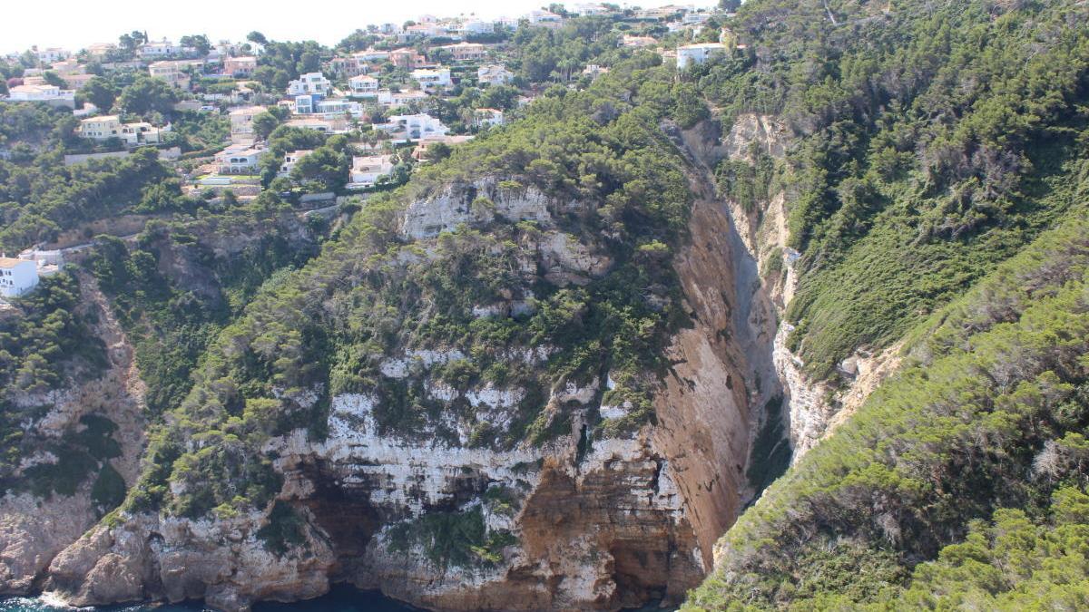 Cientos de casas de Xàbia amanecen sin agua por la rotura de la tubería de la desaladora