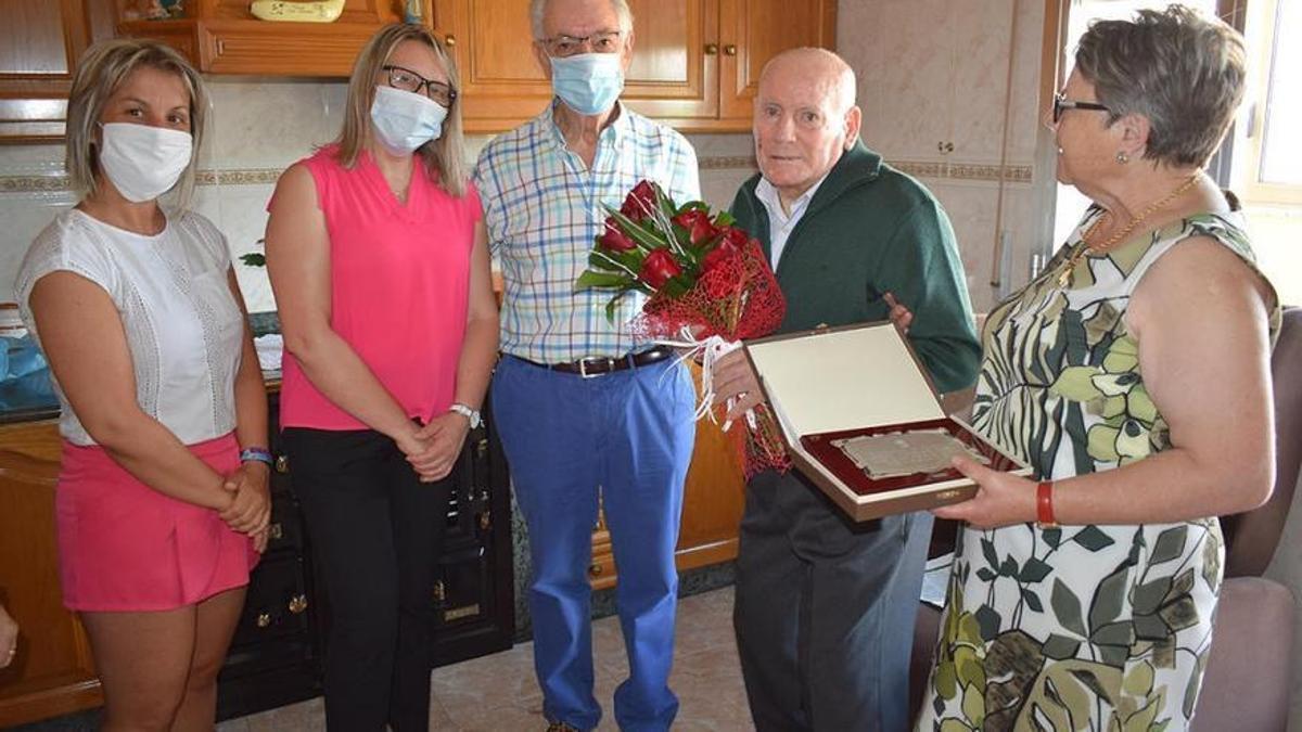 Uno de los homenajes del Concello de Valga a Hipólito Cerqueiras Pardal.
