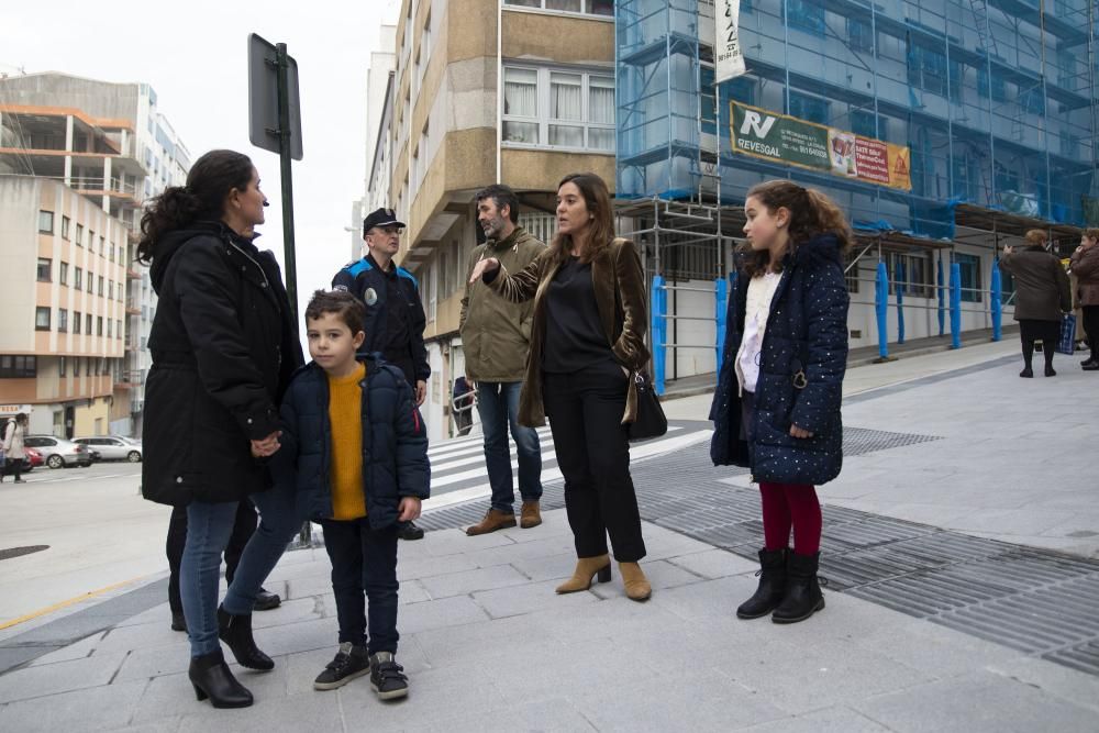 Inés Rey analiza la movilidad en Monte Alto con los vecinos del barrio