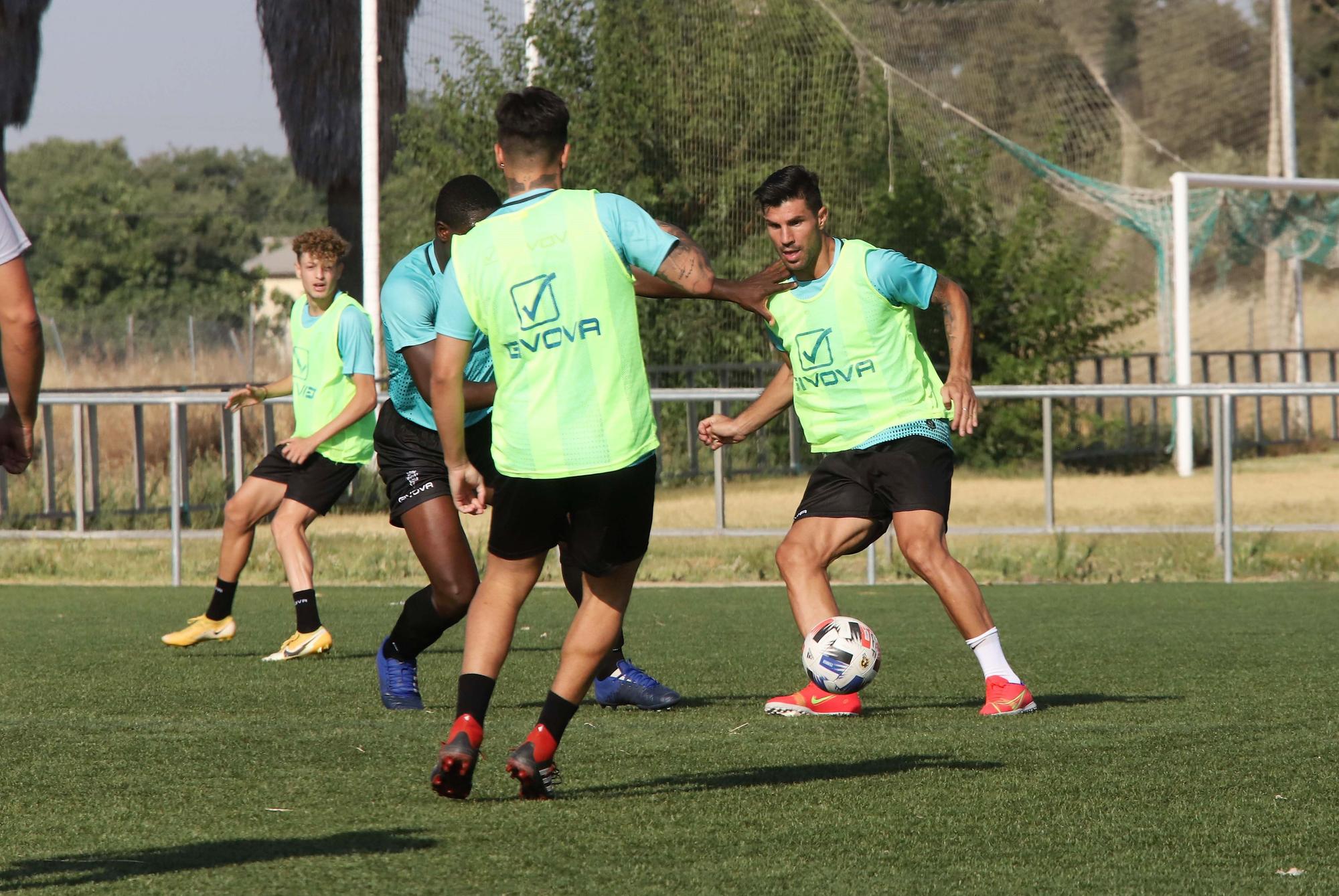 El Córdoba CF se pone a prueba sobre el césped artificial