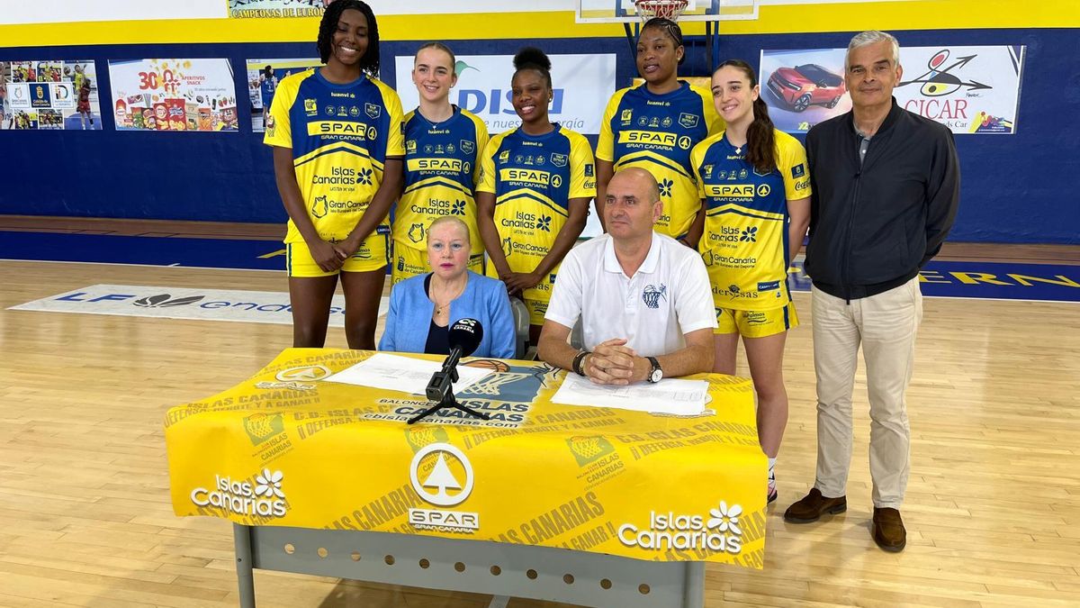 Foto de familia de la presentación de la Fase de Ascenso a LF2