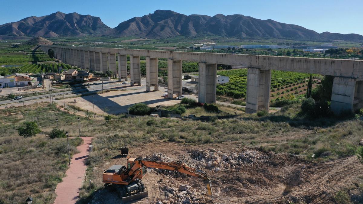 Acueducto del Tajo-Segura entre Murcia y Orhuela.