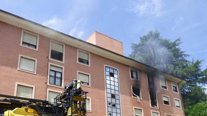 Fallece uno de los heridos del incendio de ayer en Nava