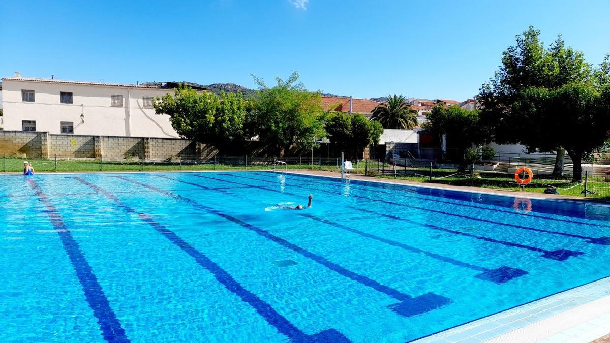 Imagen de archivo de una piscina.