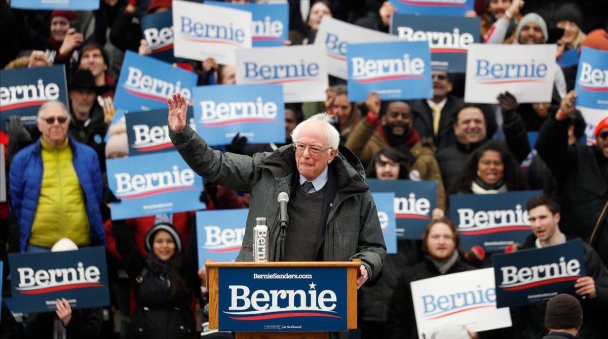 zentauroepp47197373 supporters wave signs ahead of a rally by u s  presidential 190302203520