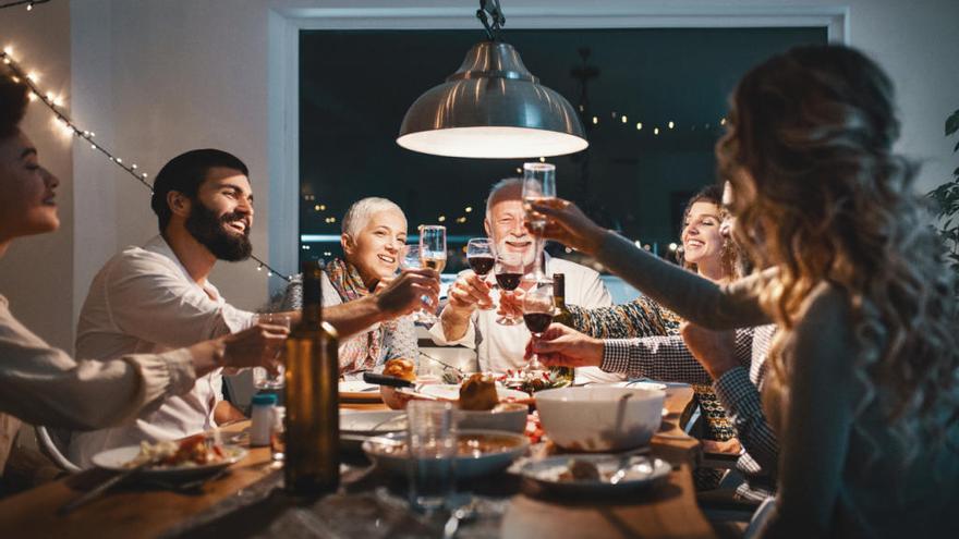 Una familia en su cena de nochebuena.