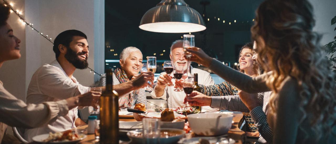 Una familia en su cena de nochebuena.