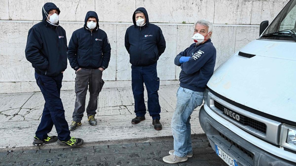 Trabajadores de la construcción en Roma, este martes.