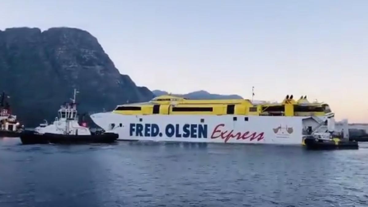 El ferri averiado de Fred Olsen pone rumbo a Las Palmas de Gran Canaria