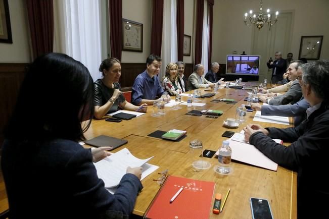 Delia Padrón Reunión de la Mesa y Junta de Portavoces del Parlamento de Canarias para abordar una posible moción de censura a Clavijo