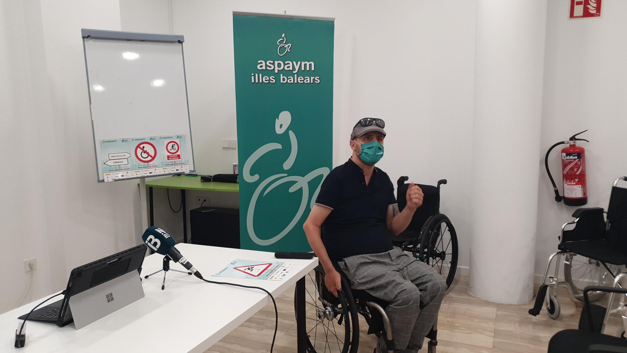 Personas con movilidad reducida lanzan una campaña para reivindicar la accesibilidad en Palma