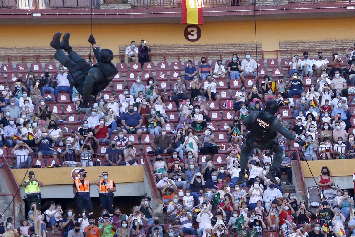 Exhibición de la Guardia Civil en la plaza de toros de Córdoba