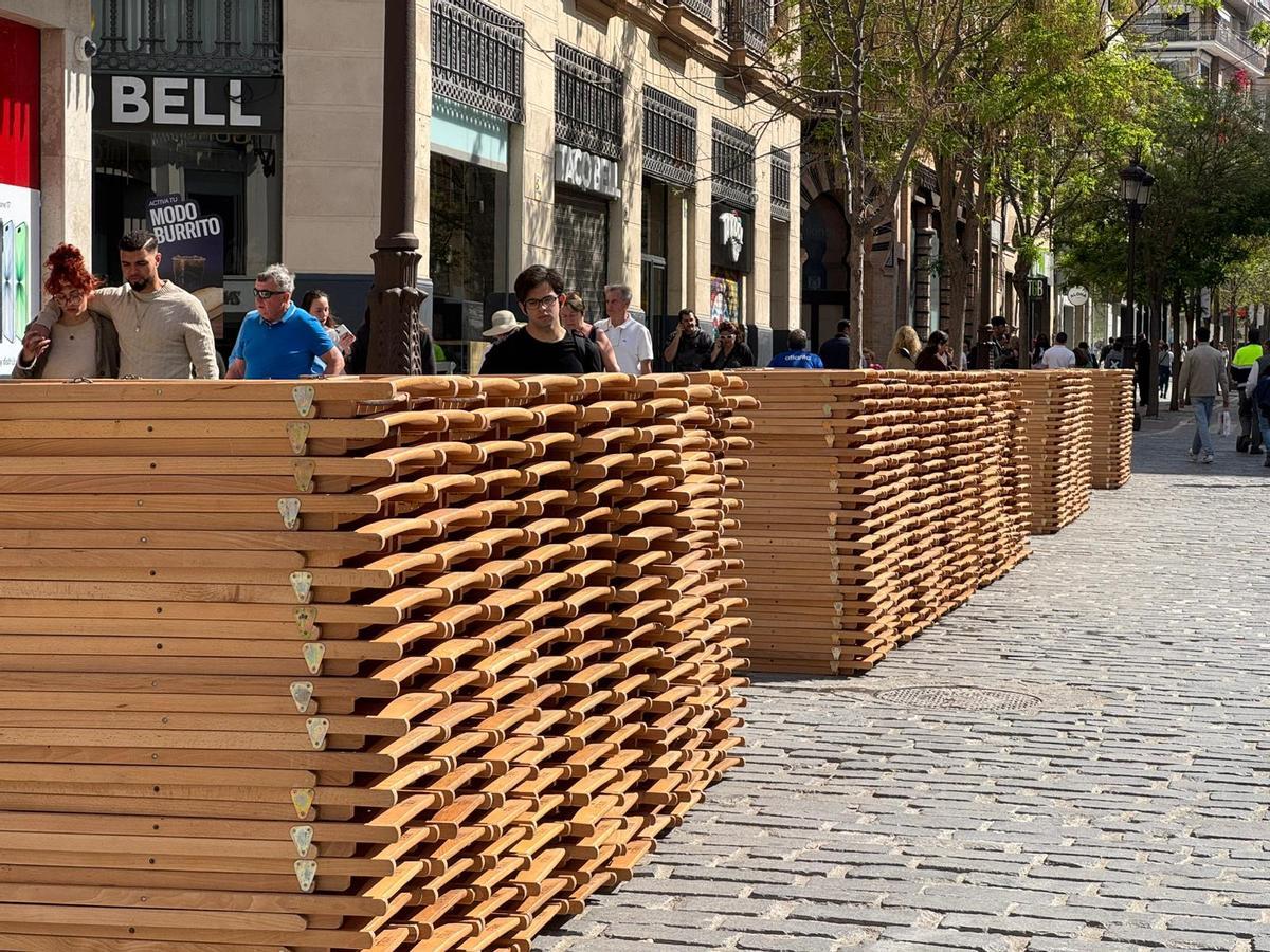 Sillas apiladas en La Campana